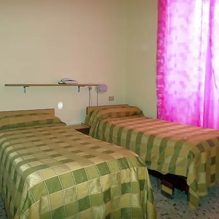 Aurora Hotel *