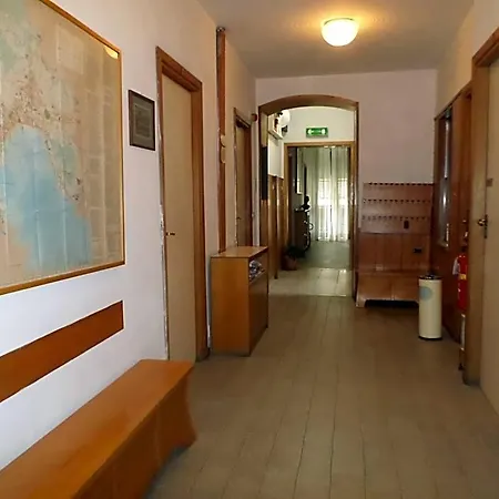 Aurora Hotel *